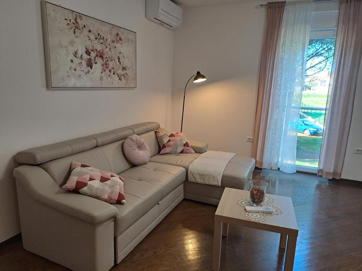 Centar Edda Joakima Rakovca 7 E 52470-umag *